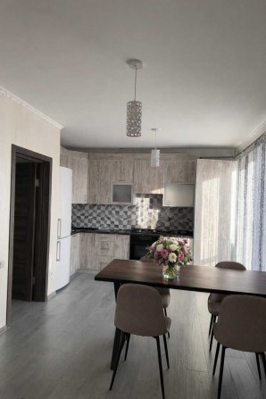 Продам велику 2-х кімнатну квартиру з ремонтом - фото 1