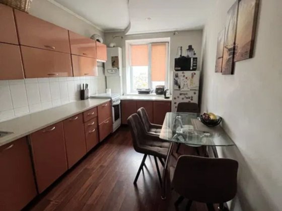 Продам трикімнатну квартиру в центрі міста. Кропивницький