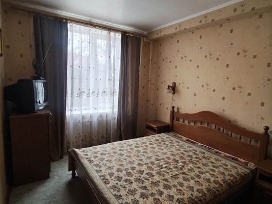 Продам 3х кім. повнометражну  квартиру по Богдана Хмельницького Запорожье