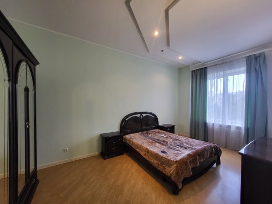 Продаж 3-кімнатної метро Арсенальна,Івана Мазепи 3 ,Печерський р-н