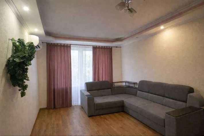 Продаж 2 к. квартири Йорданська 18 - фото 1