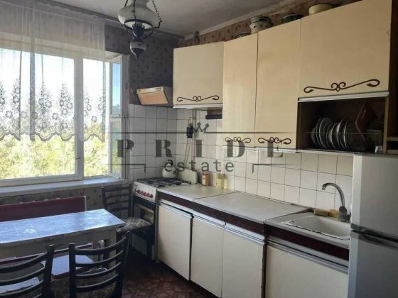 .Простора трикімнатна квартира на Райдужному масиві Киев