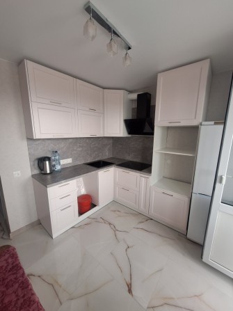 Продаж 2-кімнатної квартири по вул. П. Куліша 11. Метро Лівобережна - фото 1