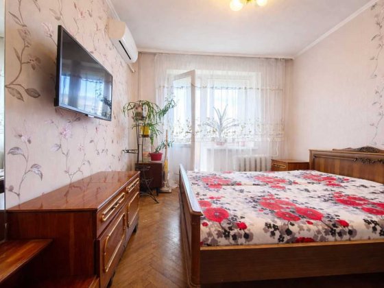 Продам 2-кімнатну квартиру.Лівий берег.Метро Вирлиця. БЕЗ %.