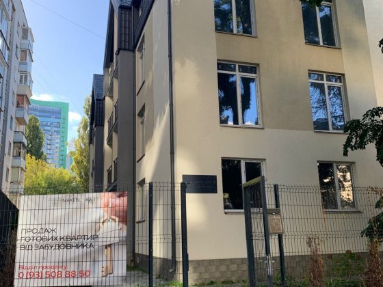 55 м² без ремонту, Оболонь, Макіївська, мансардний поверх Киев