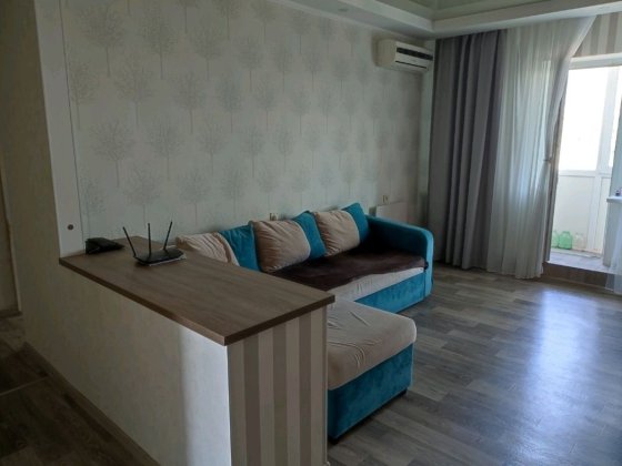 Сдам 3-4 к комн комнатную кв-ру 13000 Каменское