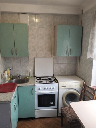 Продаю 2-х ком.кв. 3/5,.(ЛАХТИНСКИЙ рынок). - фото 1