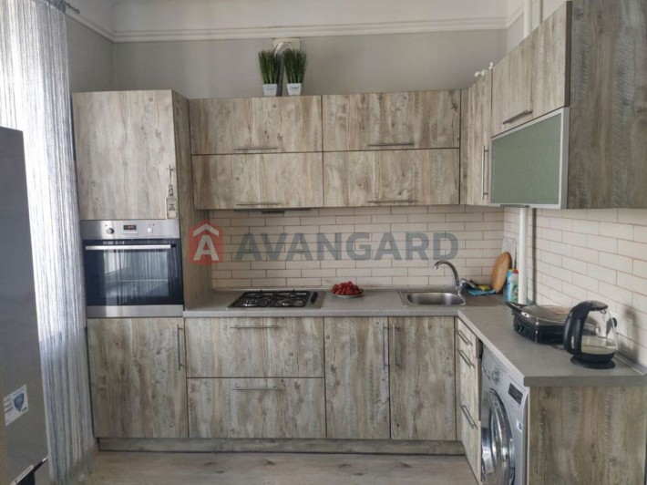 Продам ексклюзивну видову двокімнатну квартиру у самому центрі міста. - фото 1