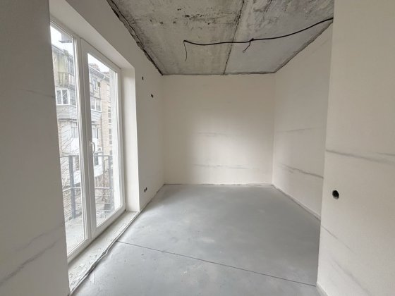 1к квартира 35м2. Частичный ремонт. Продам на Драгоманова Днепр