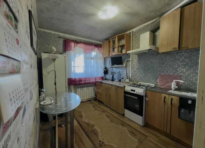 1 кім в ЦЕГЛІ та СЕРЕДНІЙ поверх СЛОБОЖАНСЬКИЙ (Газети Правда)(714782) - фото 1