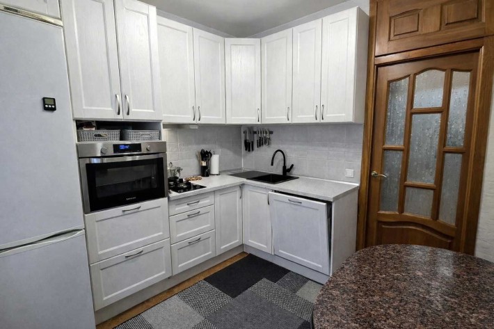 Продам 3к квартиру на Победе, пр. Героев - фото 1