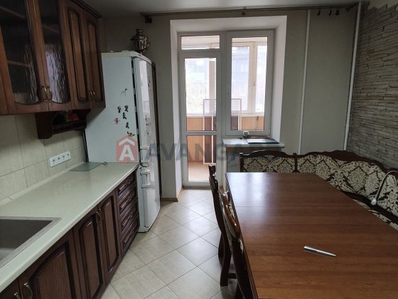 Продам 3-кімнатну квартиру в новобудові Днепр