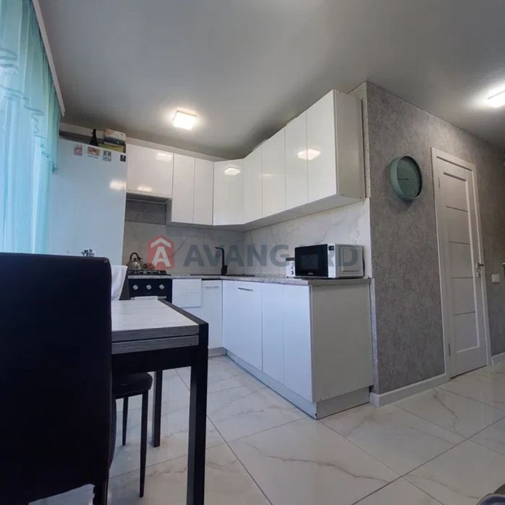 Продається 2 ;кімнатна квартира по  вул. Шкільна  8 - фото 1