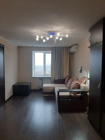 Продам уютную 2-х комнатну квартиру с евроремонтом, мебелью и техникой - фото 1