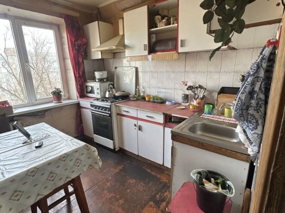 Продаётся 2 ком. кв. по ул. Ладожская на Бородинском. Запорожье