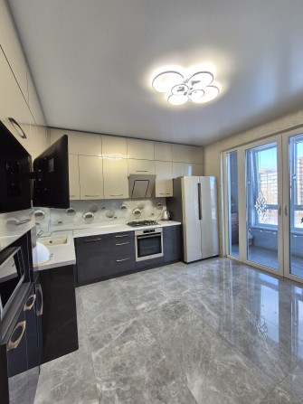 Продаж квартири з ремонтом 3 кімнати ЖК Континент вул. Трускавецька - фото 1