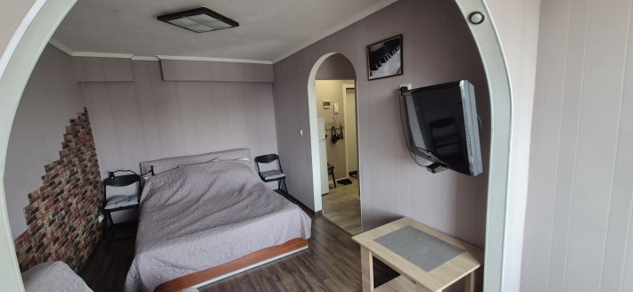 Продається 1-кімнатна квартира по вул. Запорізька, малий ринок, - фото 1