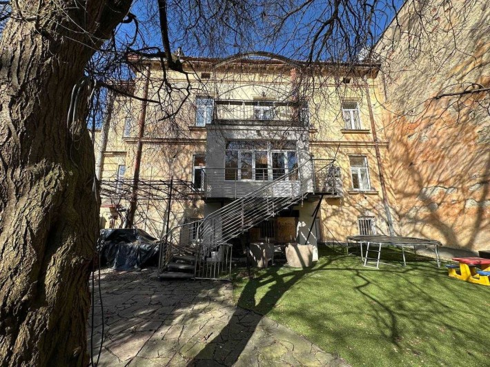 БЕЗ КОМІСІЇ Продаж частини будинку в ЦЕНТРІ 320м2 Вул Кирила і Мефодія - фото 1