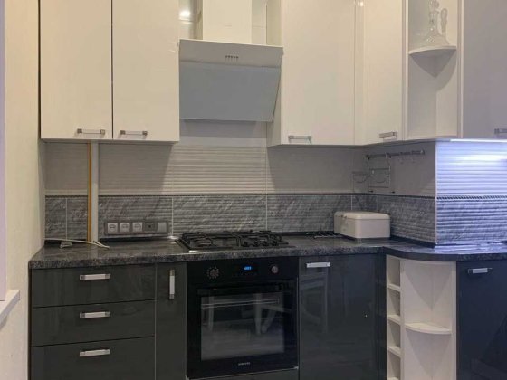 Продам 2х ком квартиру с ремонтом (Тітова) Незалежності
(сталінка ) Дніпро