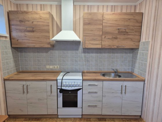 Продам гарну квартиру 45м (2 поверх) на Лівобережному-3 Дніпро