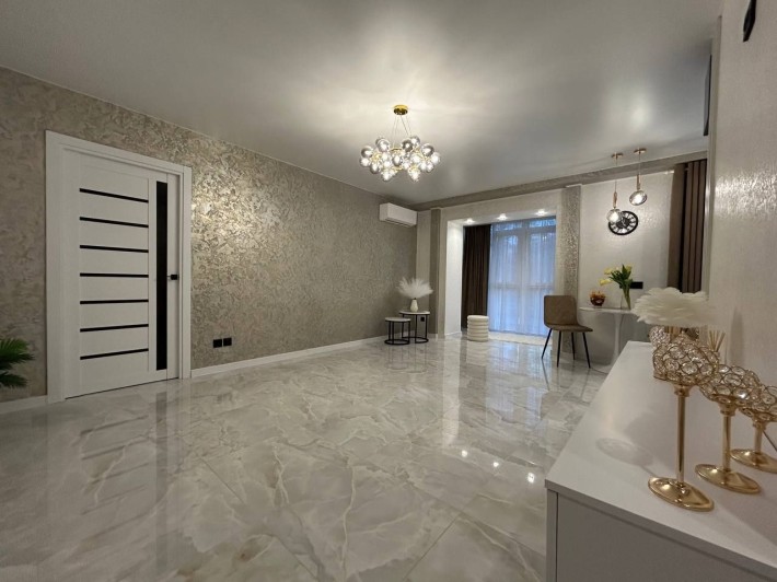 2-к квартира з сучасним ремонтом біля Дендропарку - фото 1