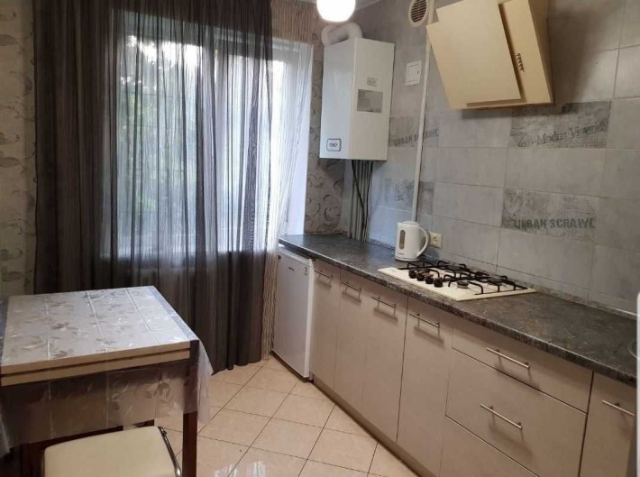 Чудова локація, 2-кімнатна квартира 48 м² по вул Варшавська - фото 1