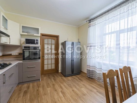 Продаж 2х кім квартири з ремонтом ГАЗ метро Дарниця вул.Краківська 7