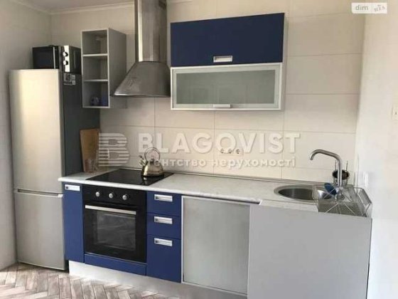 Продам квартиру Максимовича Михайла, 7а  42.5 кв.м ст.М"Васильківська"