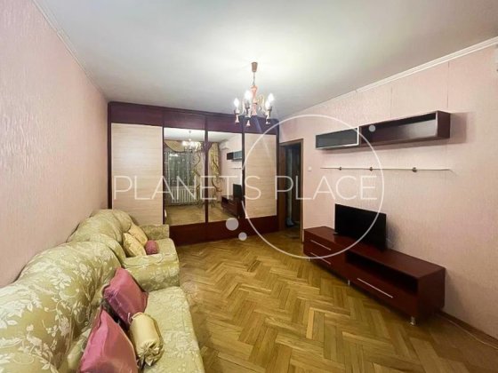 Продам 2к квартиру просп. Івасюка 37 метро Мінська