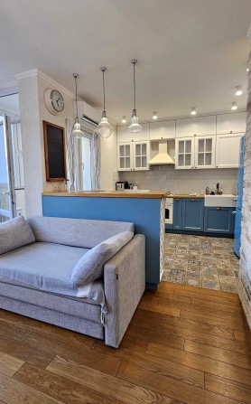 Глушкова,9-Д. Класна квартира з якісним ремонтом, меблями та технікою! - фото 1