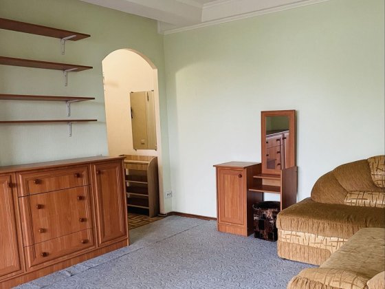 Продам 2-х кімнатну Дарниця метро