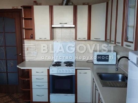 Продам 1 кімнатну Бориспільска 6, метро "Червоний Хутір"