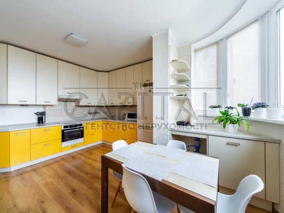 Продам 3к квартиру автономна 90м2  на Оболоні ГЕНЕРАТОР метро Мінська Киев