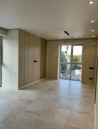 Продам двокімнатну квартиру в центрі в новобудові - фото 1