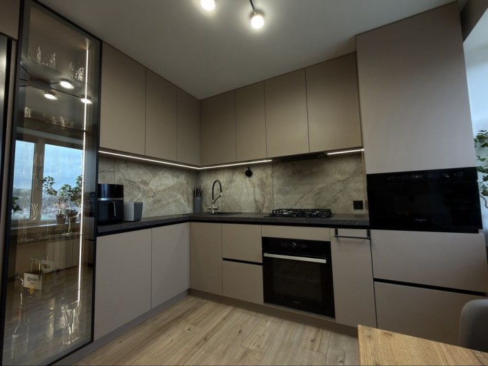 3к квартира на жм Покровський, Комунар , Діївська , Парус , Ч. Камінь - фото 1