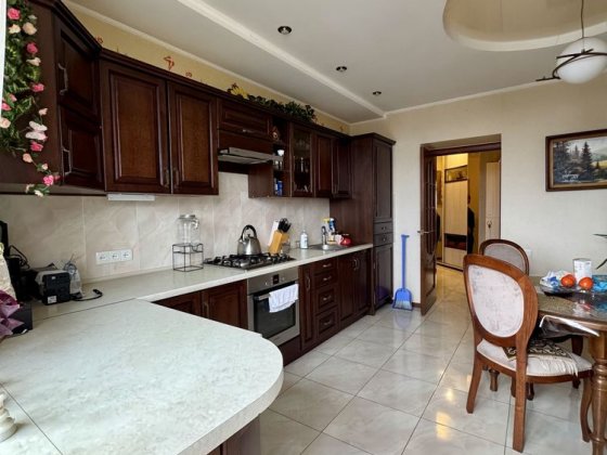 Продаж простороі квартири вул. Плугова Львов