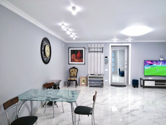 Продажа Квартиры Премиум - класс ТРЦ "Аврора". - фото 1