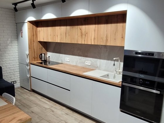 Продам видовую 2к. кв. Центр Запорожье