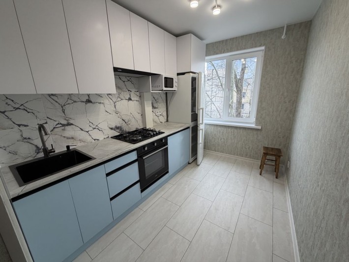 Продаж 2 к.к. з Новим ремонтом, р-н Площі Перемоги. - фото 1