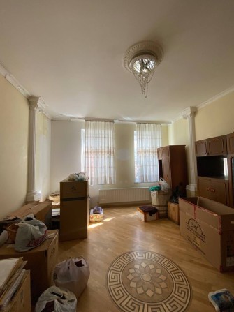 Продаж ексклюзивної 5к квартири в історичному центрі вул Дорошенка 34 - фото 1