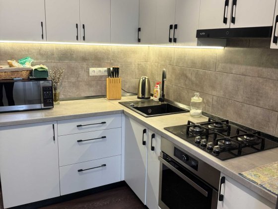 Продам 2-х-кімнатну квартиру на вул. Героїв Десантників. Житомир