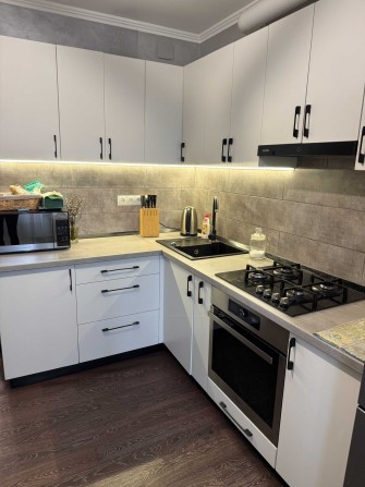 Продам 2-х-кімнатну квартиру на вул. Героїв Десантників. - фото 1