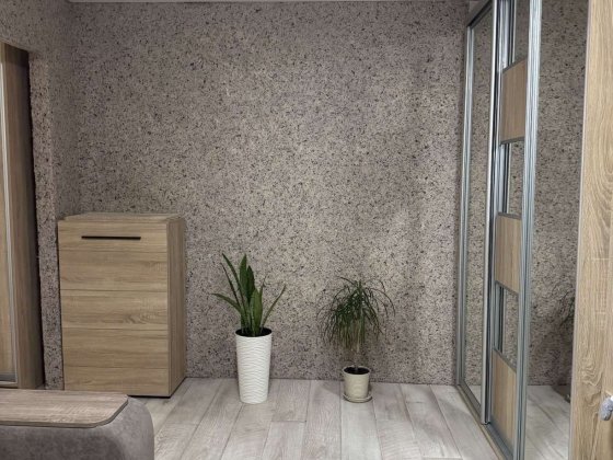 Продається двокімнатна квартира на Польовій.