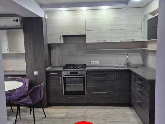 Продается 2-х комн. студия со свежим ремонтом в центре, ул. Школьная Запорожье