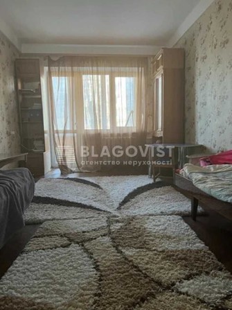 Продаж 2 кімнатної просторої квартири Харківське шосе 21\1 - фото 1