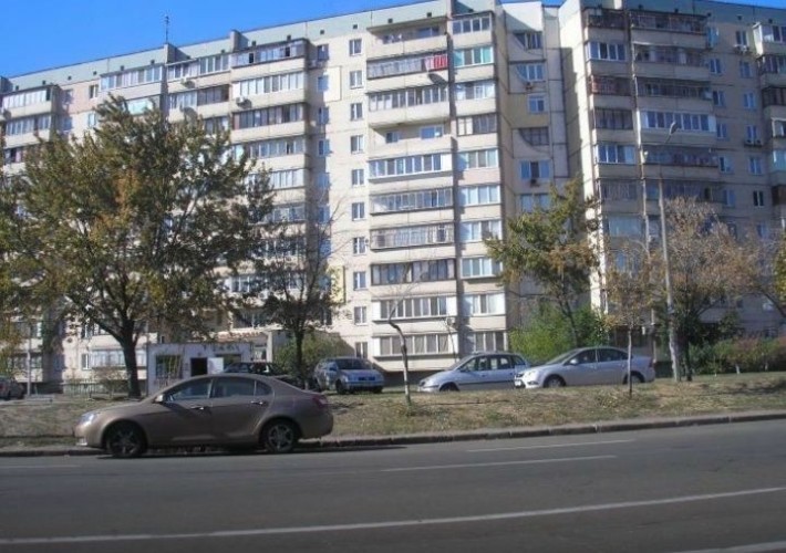 Квартира 3х комнатная метро Харьковская ул.Ревудского 24 с мебелью - фото 1