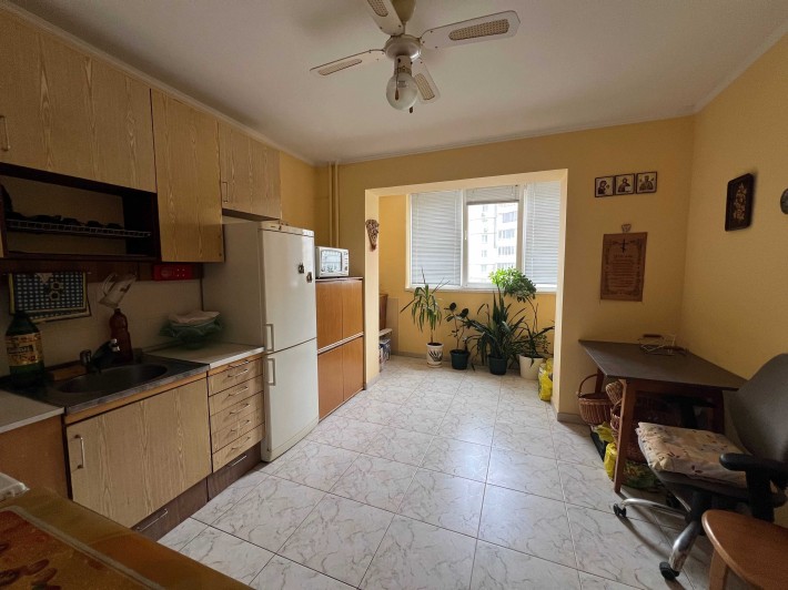Продаж 1 кім біля метро Позняки , Лариси Руденко , Дарницький район - фото 1