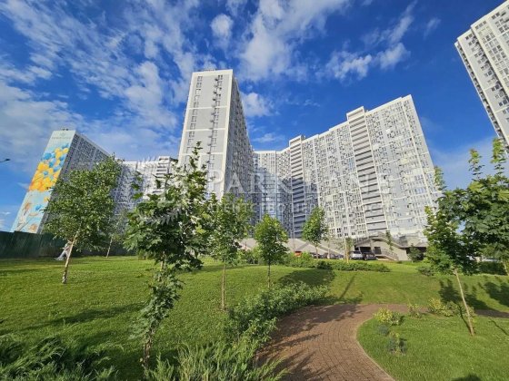 Продаж 2-к ЖК Лебединий вул Ревуцького 40в