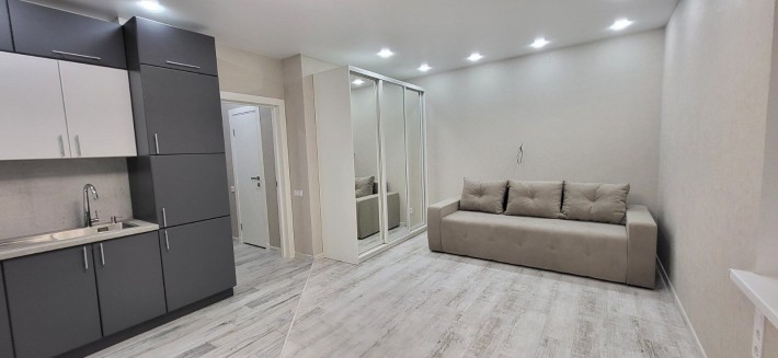 Метро Чернігівська 200м  однокім. Квартира - Студія 38 м. кв.власник - фото 1