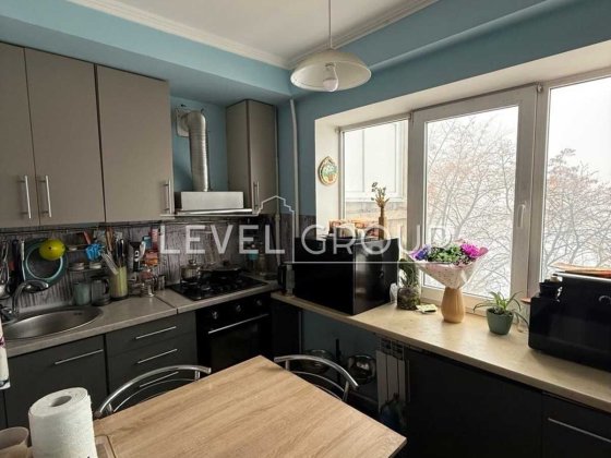 Продається затишна та тепла 3-кімнатна квартира Харківське шосе, 21/3. Киев